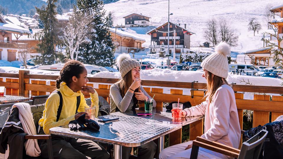 Club de vacances au ski avec terrasse