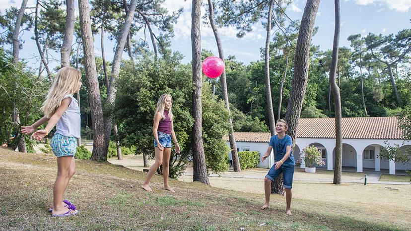 jeux entre enfants dans les clubs
