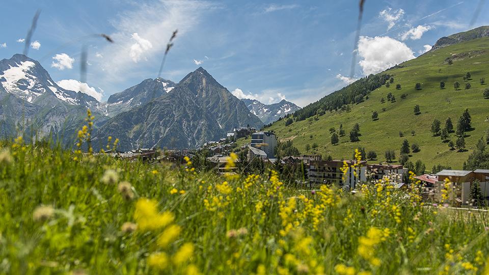 Domaine des 2 Alpes en été