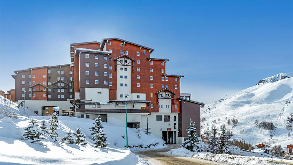Village Club des 2 Alpes au printemps pour des vacances au ski 